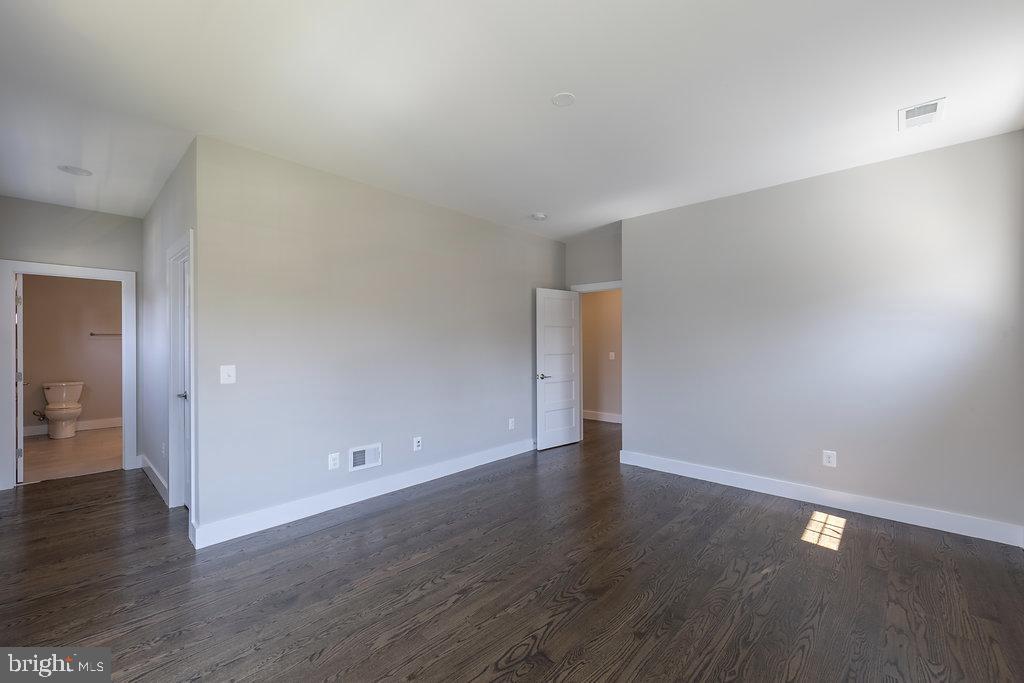 WEST VIENNA WOODS - Residential