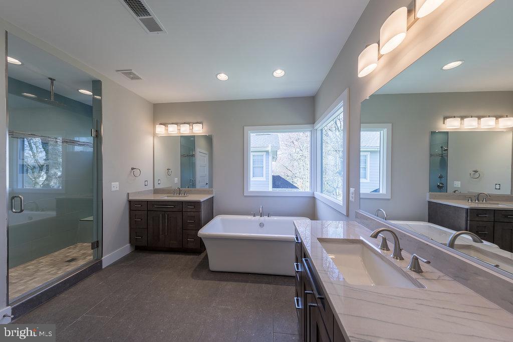 WEST VIENNA WOODS - Residential