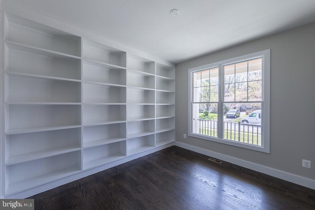 WEST VIENNA WOODS - Residential