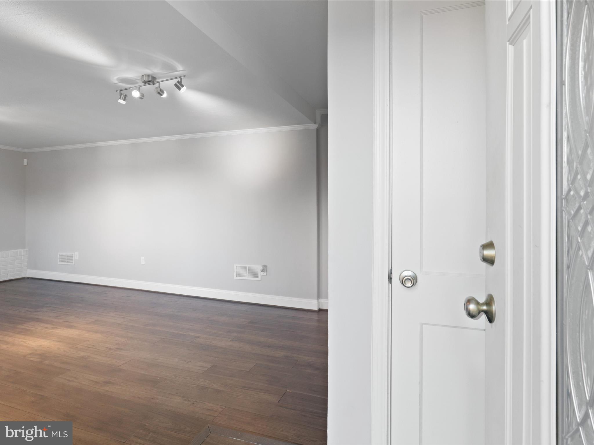 FOREST HEIGHTS - Residential Lease