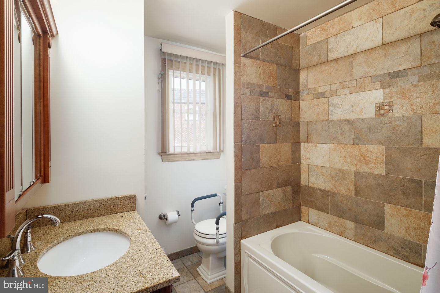 BUSTLETON - Residential