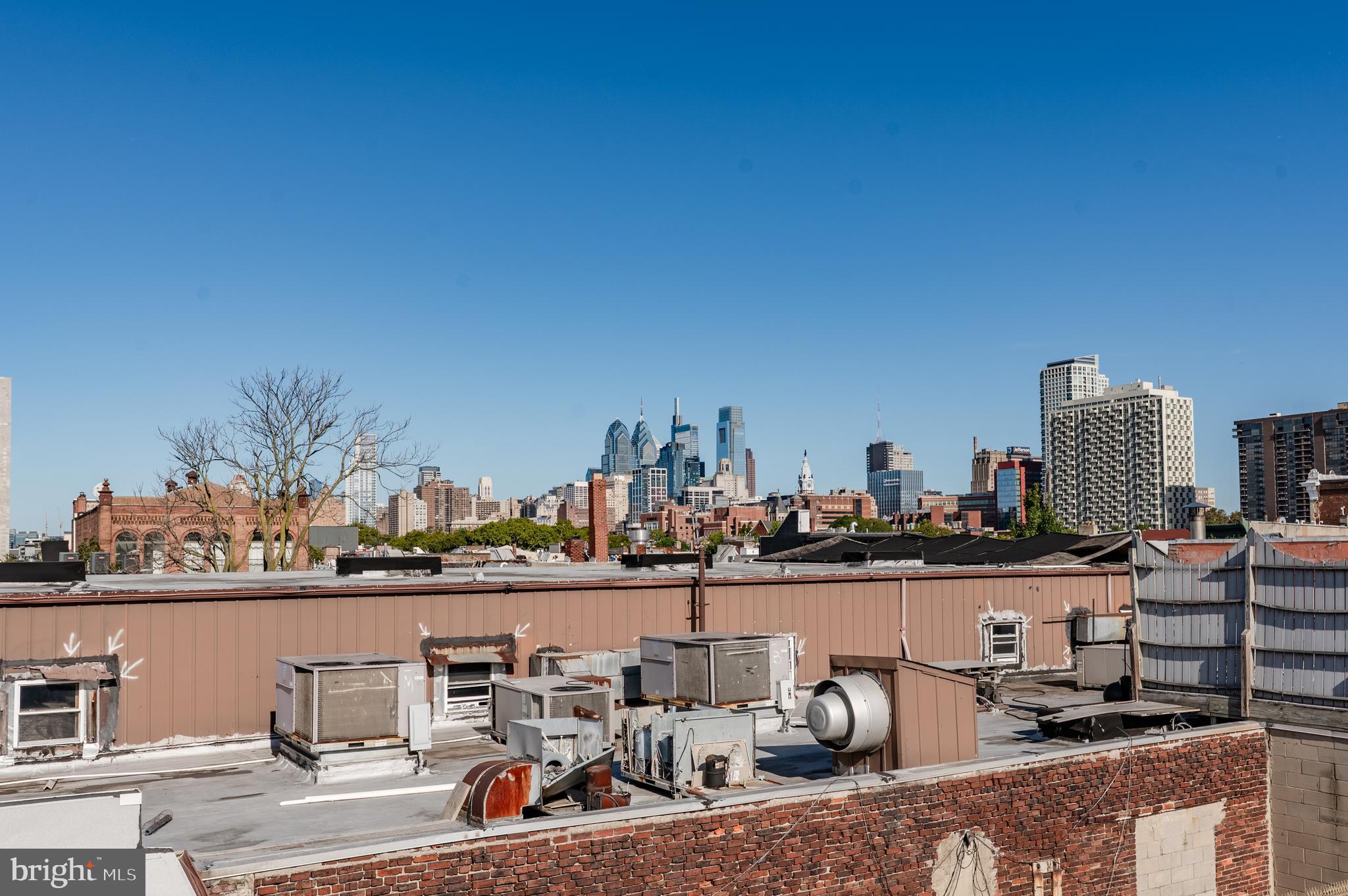 QUEEN VILLAGE - Commercial Lease