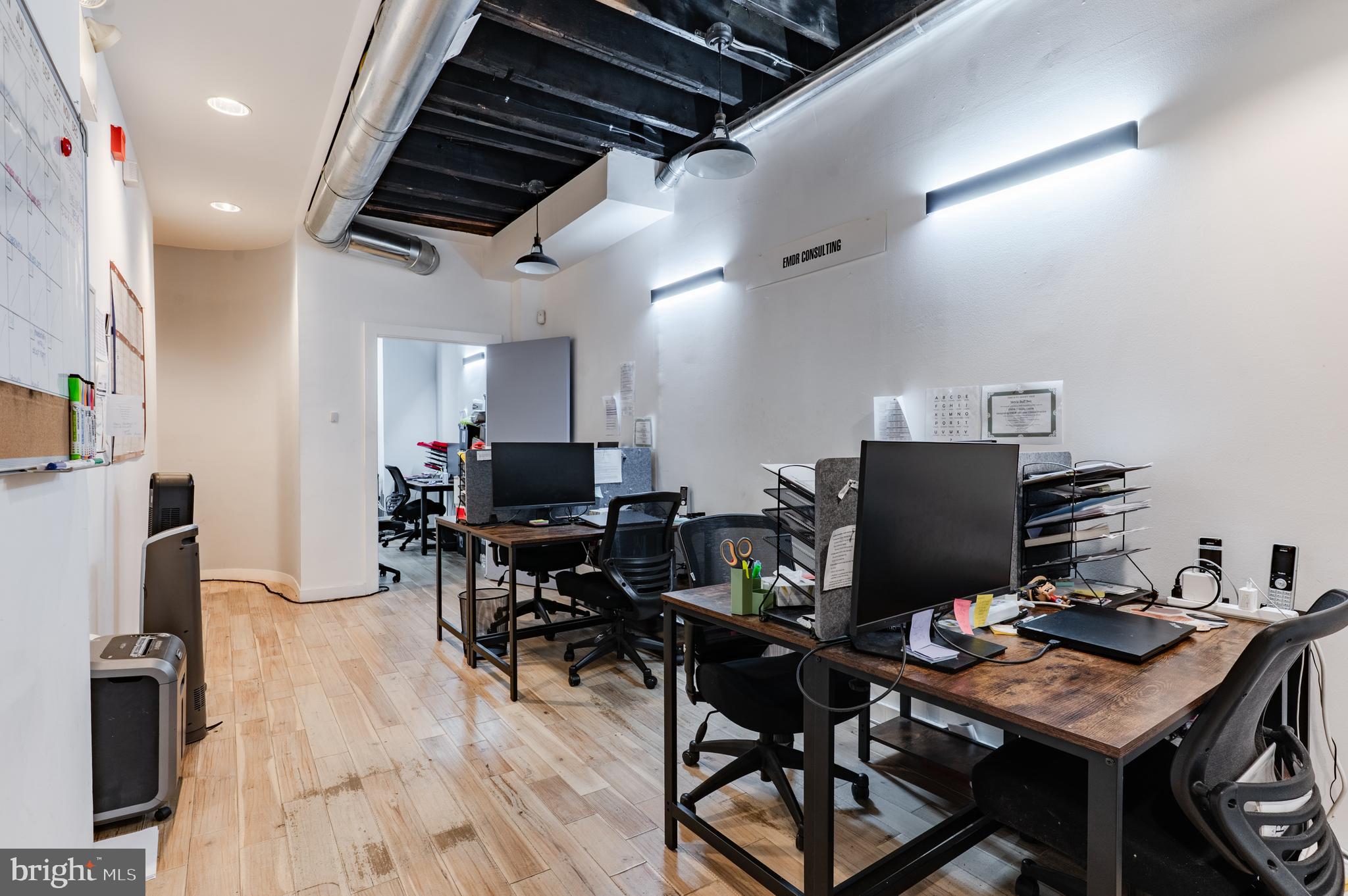 QUEEN VILLAGE - Commercial Lease