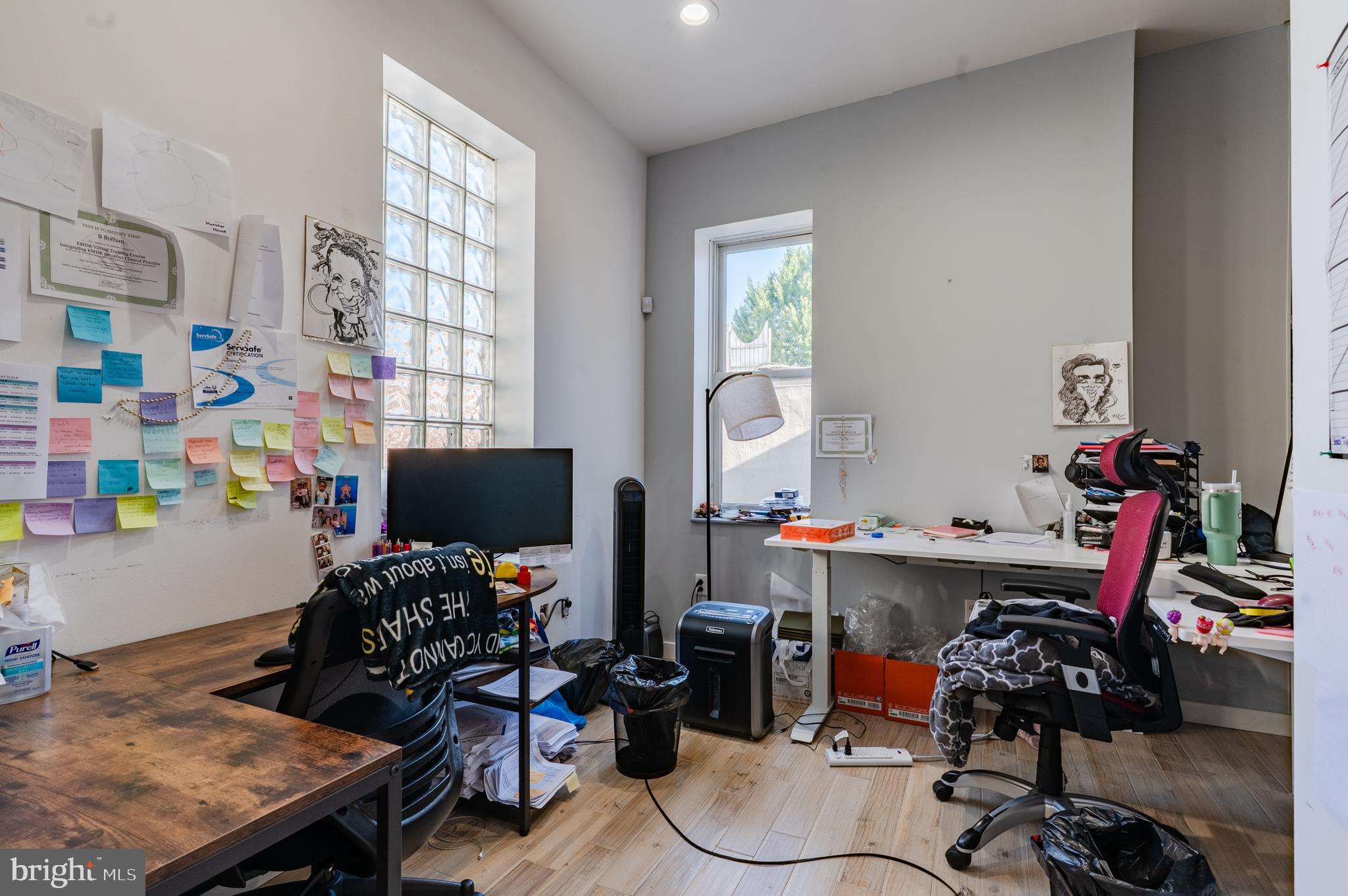 QUEEN VILLAGE - Commercial Lease