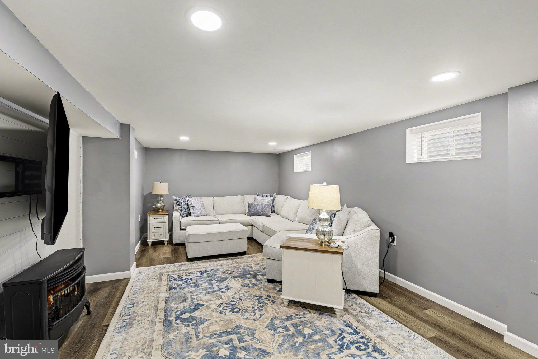 CEDAR CREST - Residential