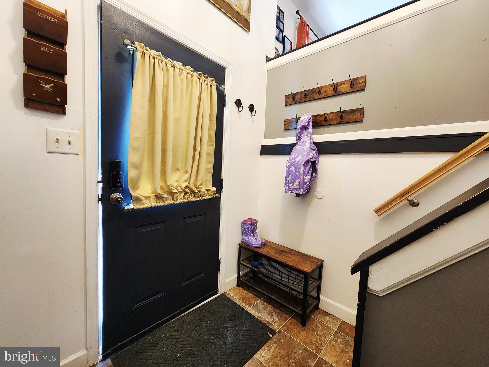 10 W 6TH AVENUE