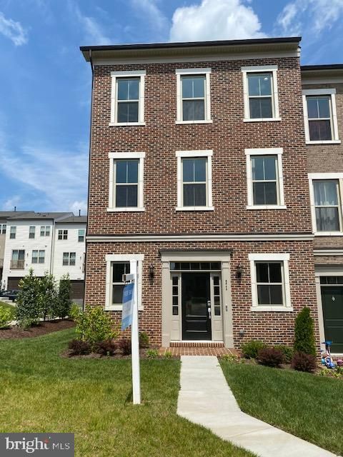 11 BLUE JAY WAY CLARKSBURG MD 20871