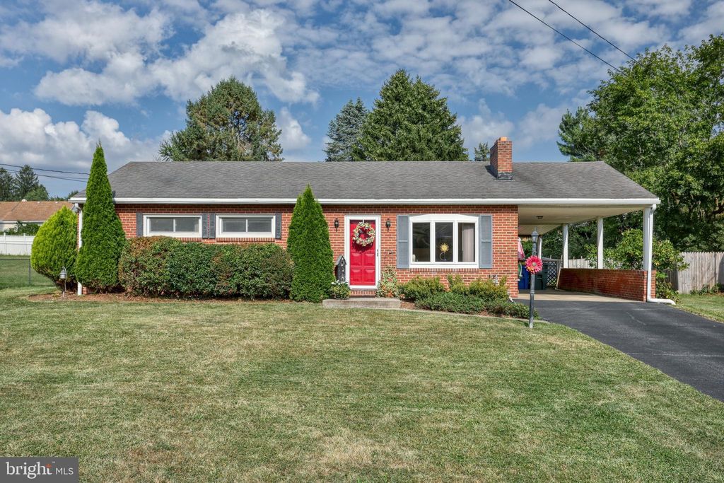 Photo of 2009 Pineview Drive, YORK, PA 17408 (MLS # PAYK2090186)