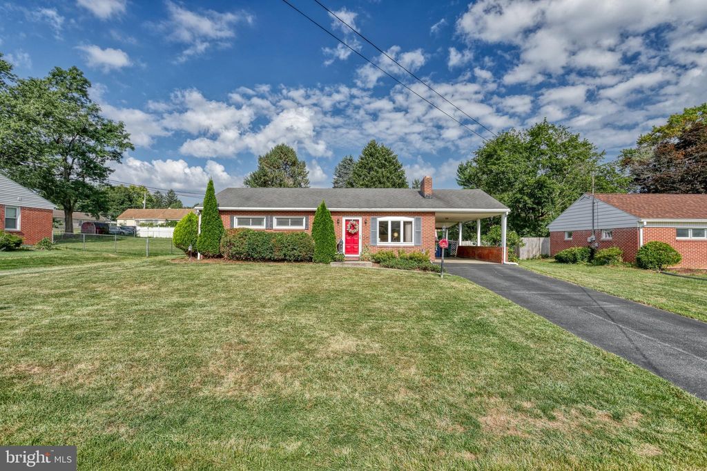 Photo of 2009 Pineview Drive, YORK, PA 17408 (MLS # PAYK2090186)