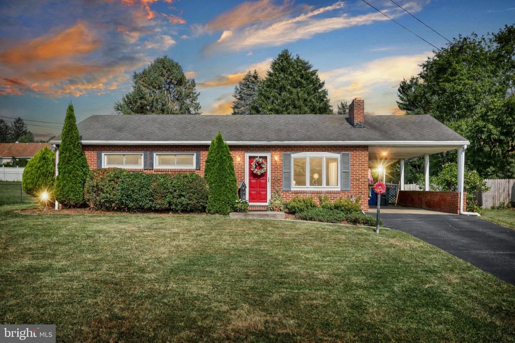 Photo of 2009 Pineview Drive, YORK, PA 17408 (MLS # PAYK2090186)