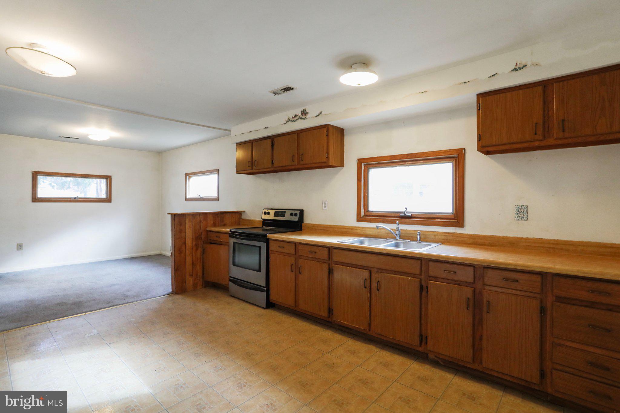 CRESAPTOWN - Residential