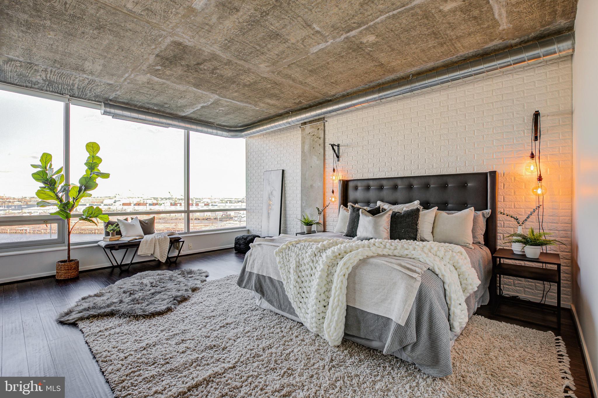 LOCUST POINT - Residential