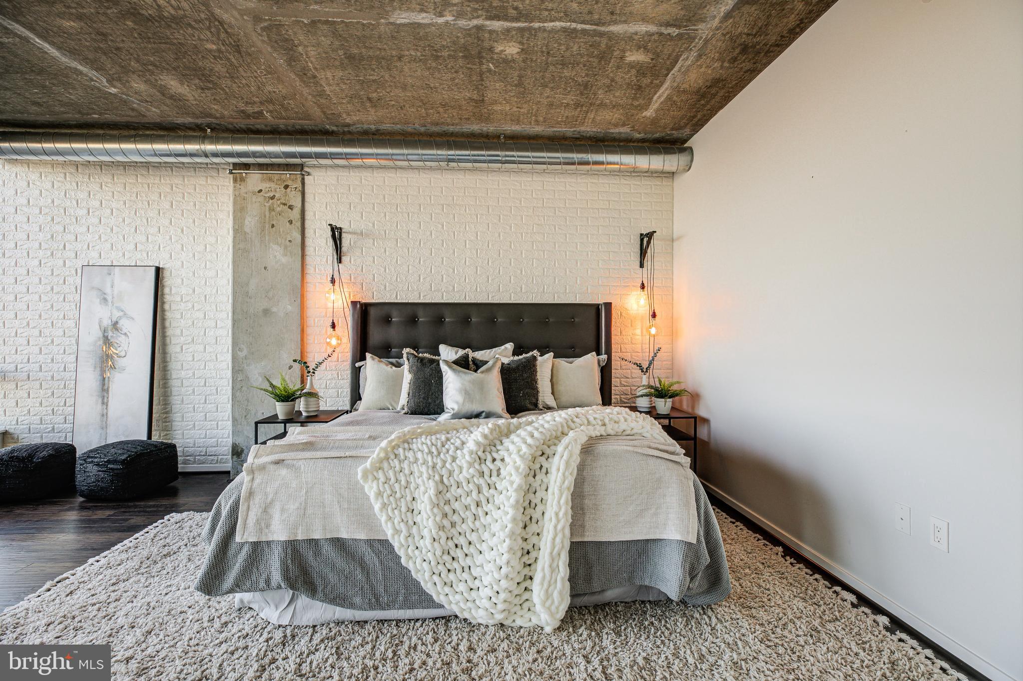 LOCUST POINT - Residential