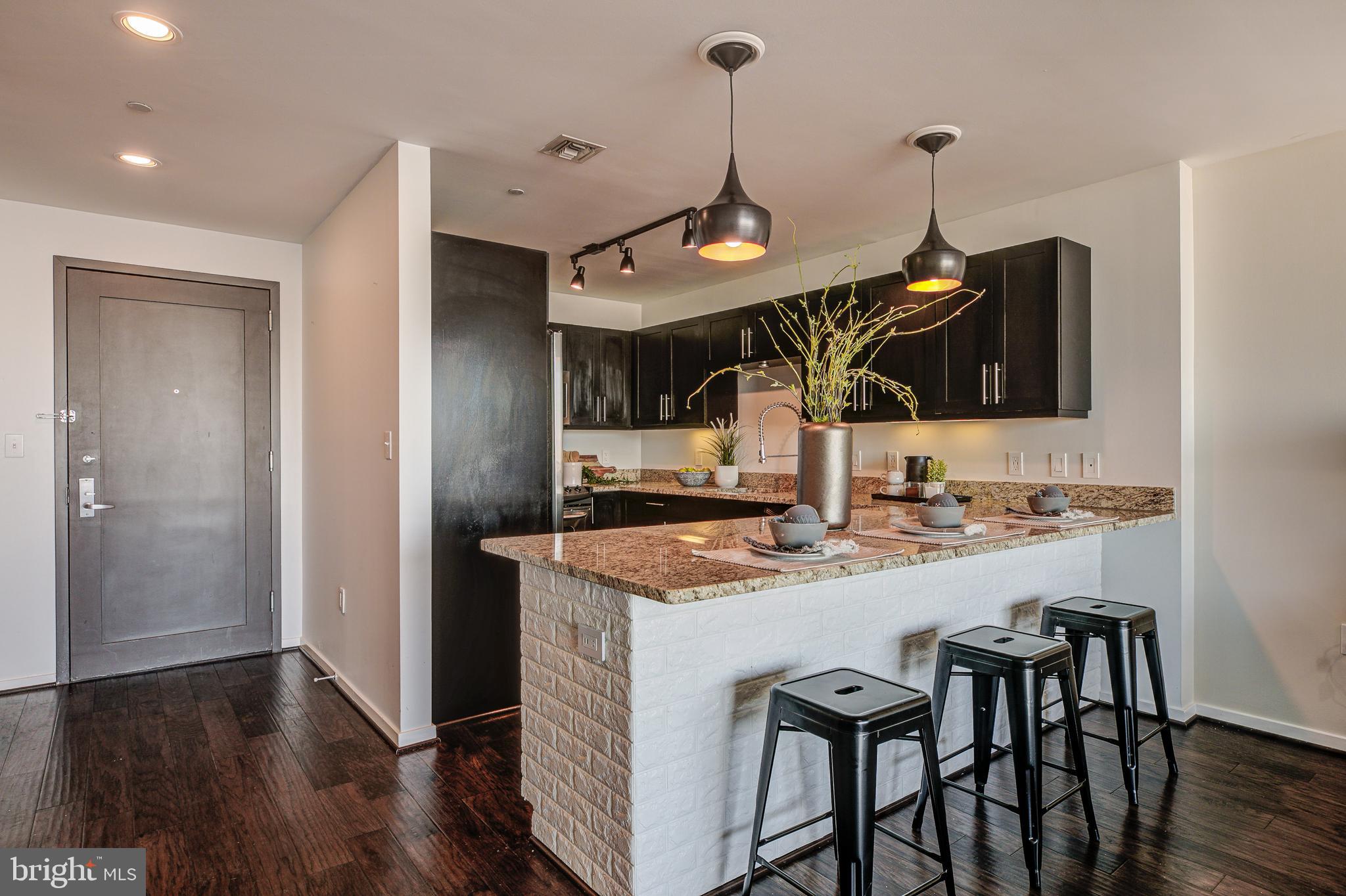 LOCUST POINT - Residential