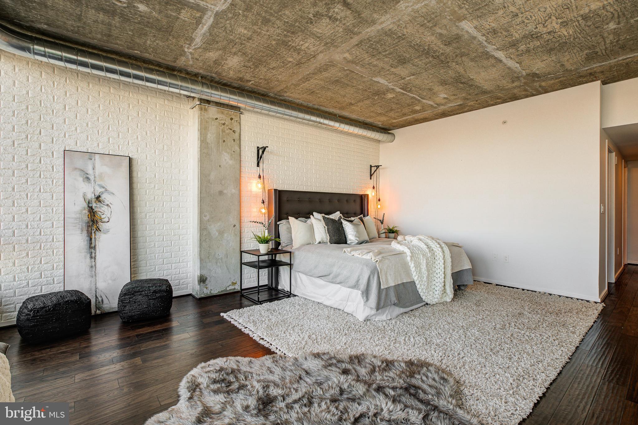 LOCUST POINT - Residential