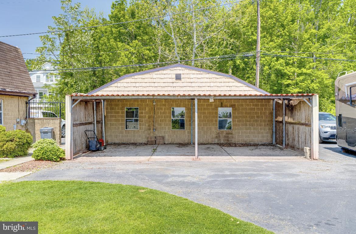 BOWLEYS QUARTERS - Residential