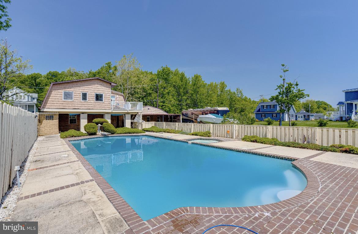 BOWLEYS QUARTERS - Residential