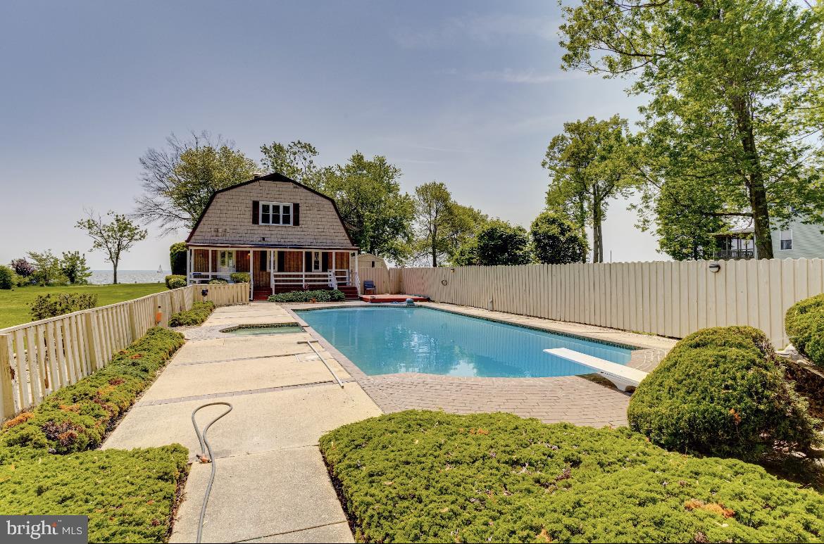 BOWLEYS QUARTERS - Residential