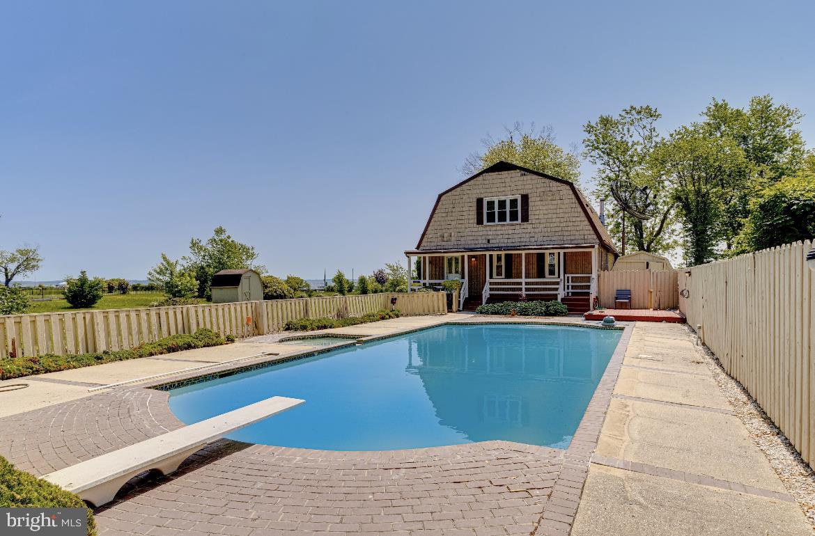 BOWLEYS QUARTERS - Residential