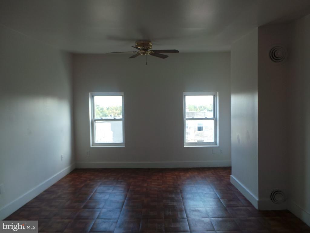 HOLLINS PARK - Residential