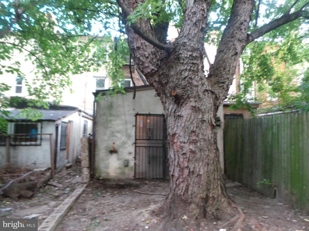 HOLLINS PARK - Residential