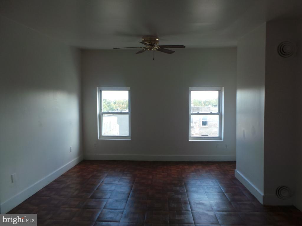 HOLLINS PARK - Residential