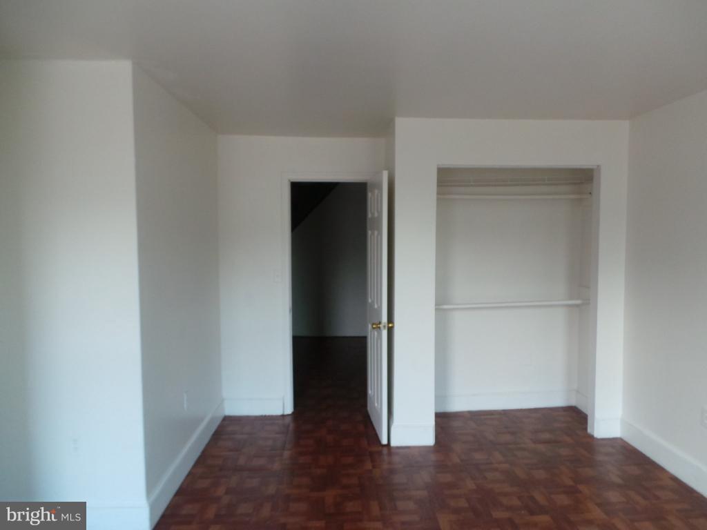 HOLLINS PARK - Residential