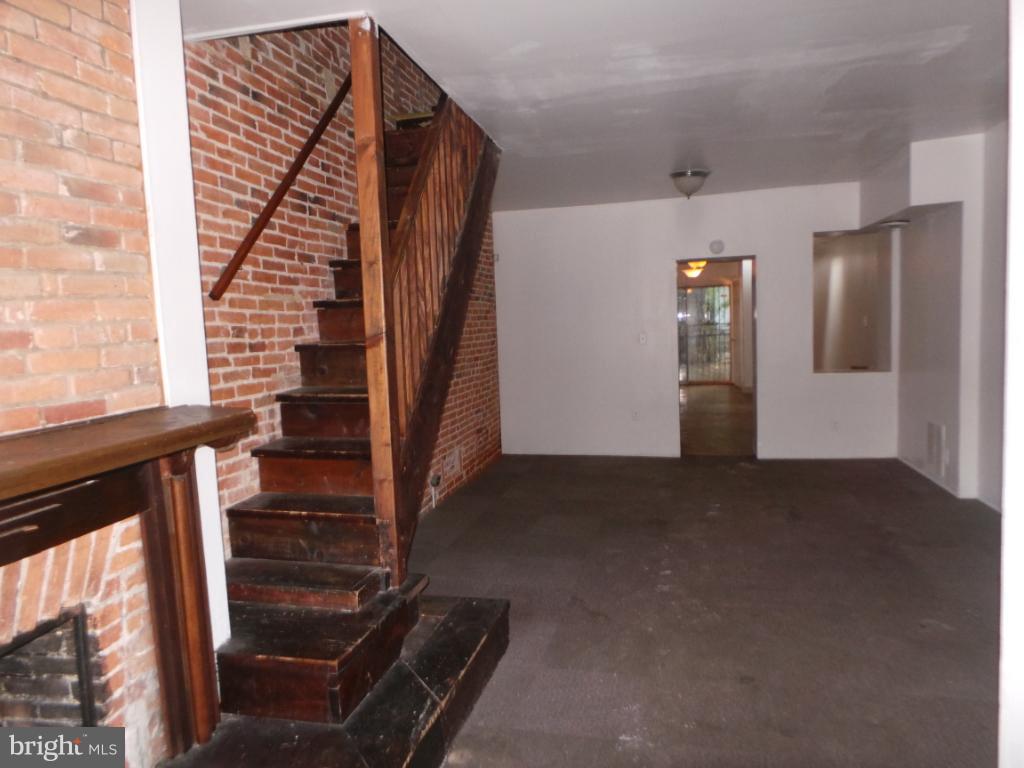 HOLLINS PARK - Residential