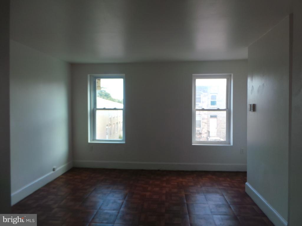 HOLLINS PARK - Residential