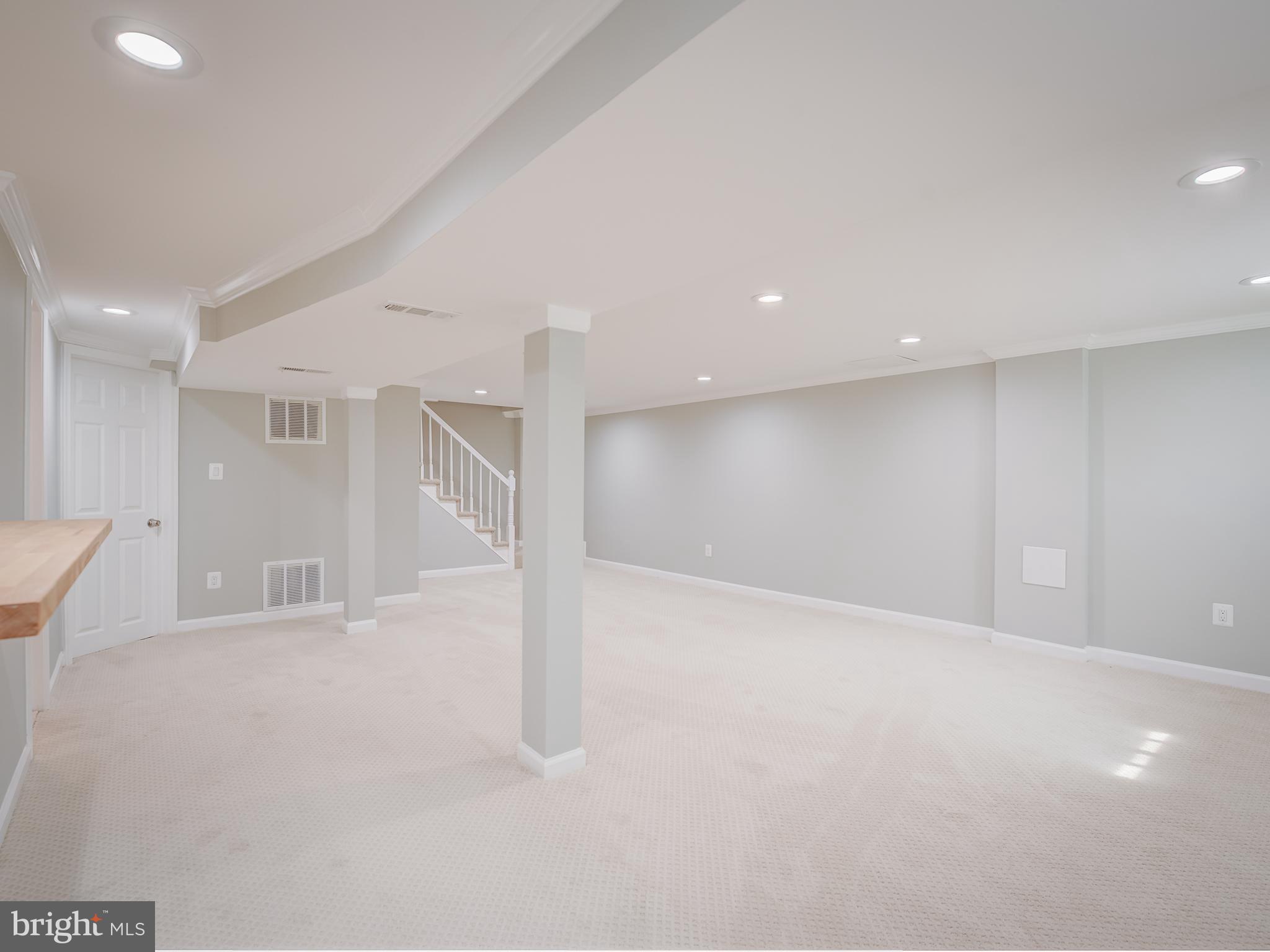 WEST SPRINGFIELD VILLAGE - Residential Lease