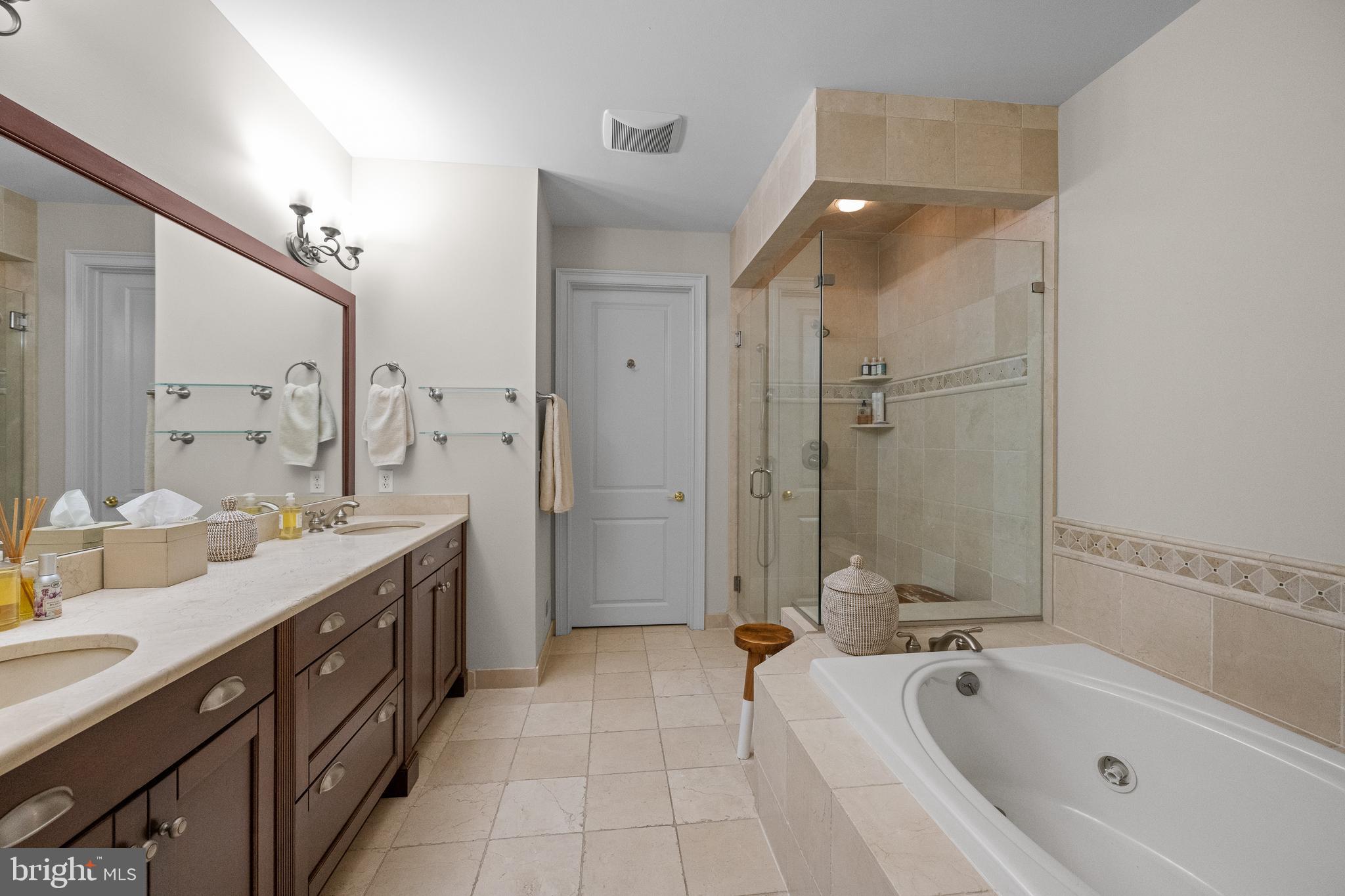 WALNUT HILL - Residential