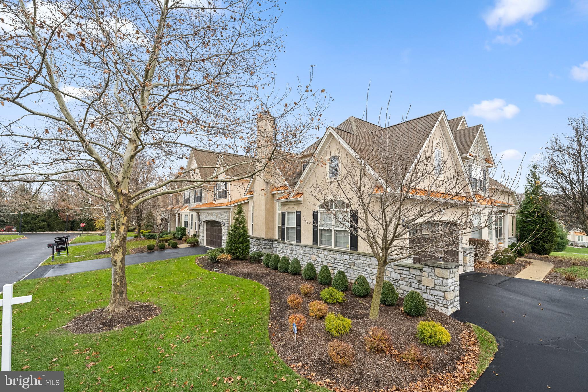 WALNUT HILL - Residential