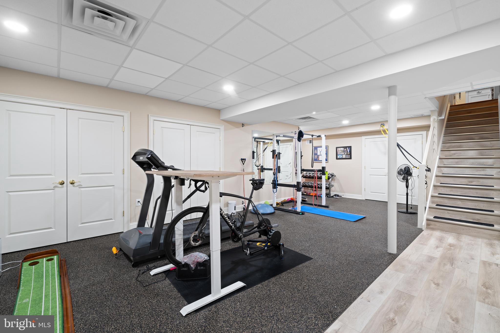 WALNUT HILL - Residential