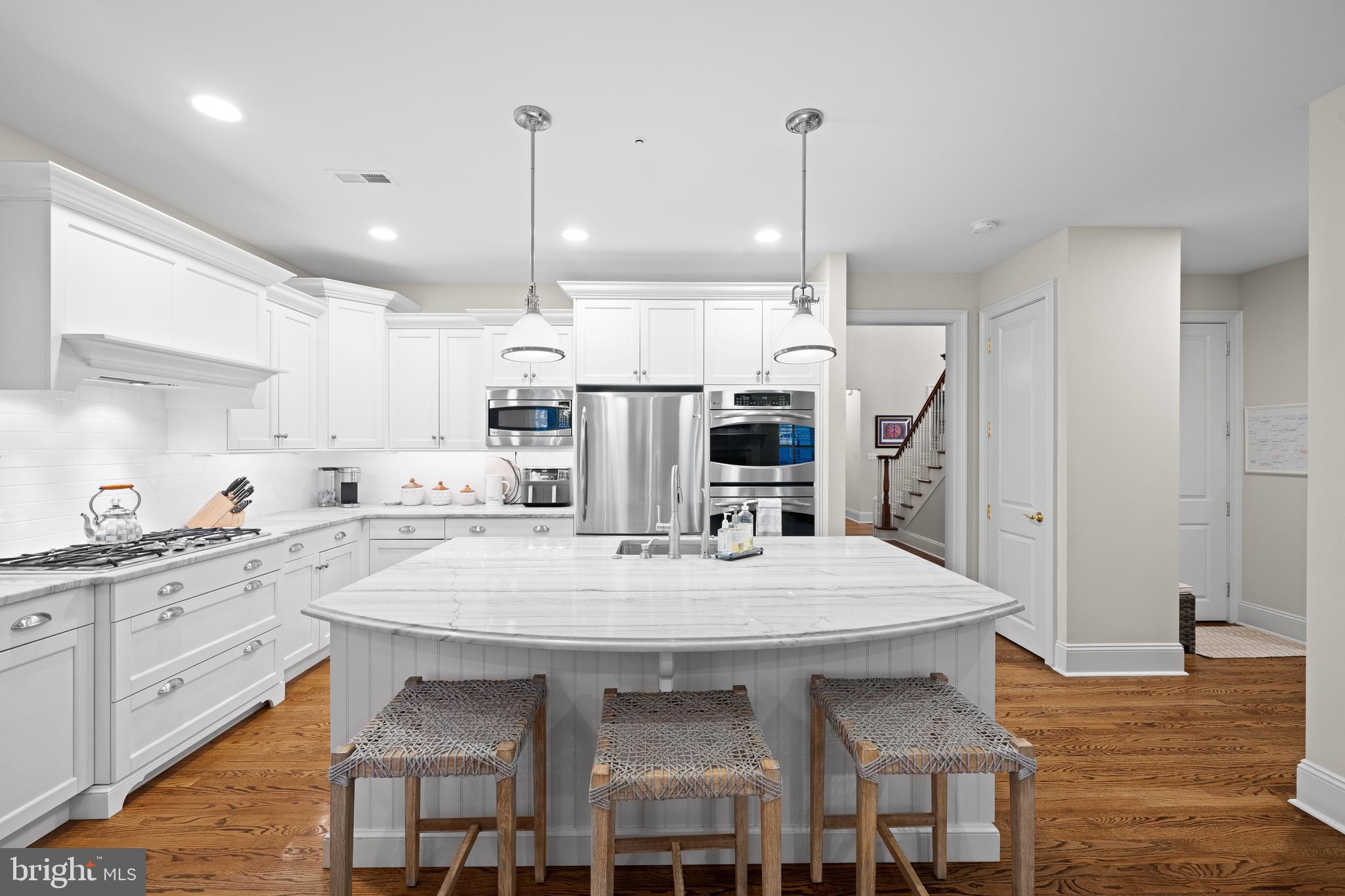 WALNUT HILL - Residential