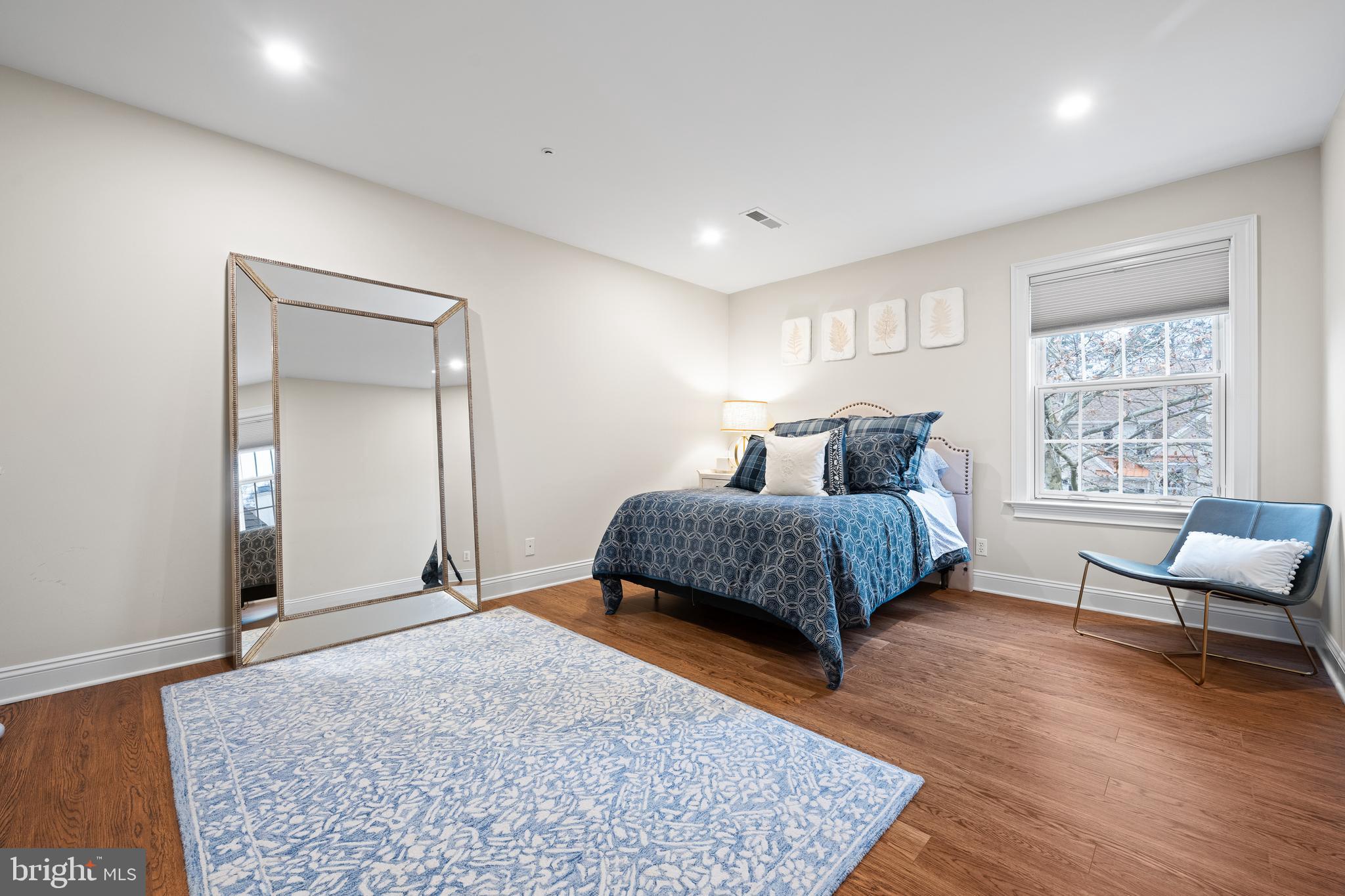 WALNUT HILL - Residential