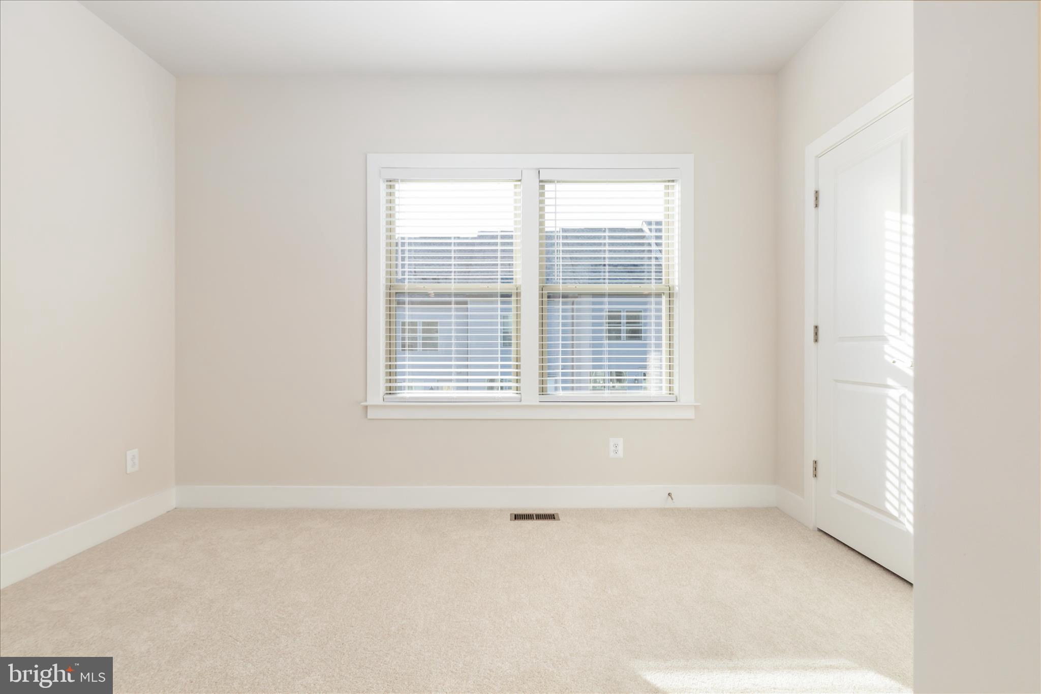 INNOVATION TOWN CENTER - Residential Lease