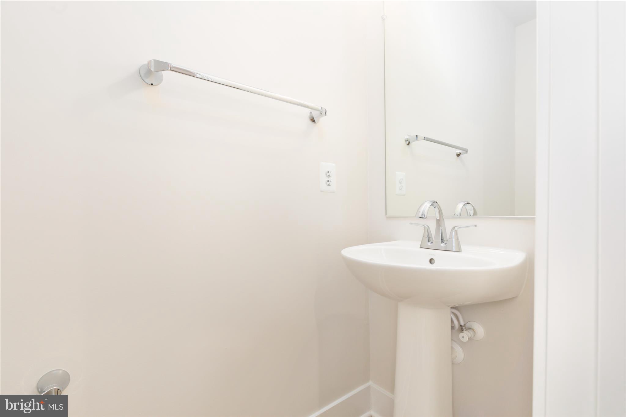 INNOVATION TOWN CENTER - Residential Lease