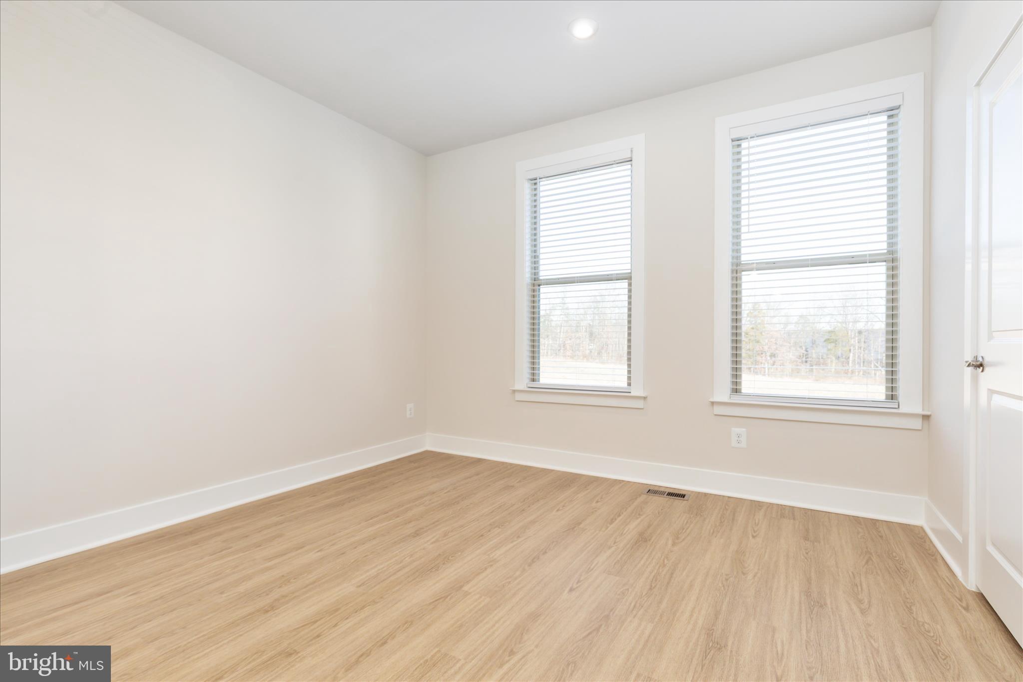 INNOVATION TOWN CENTER - Residential Lease