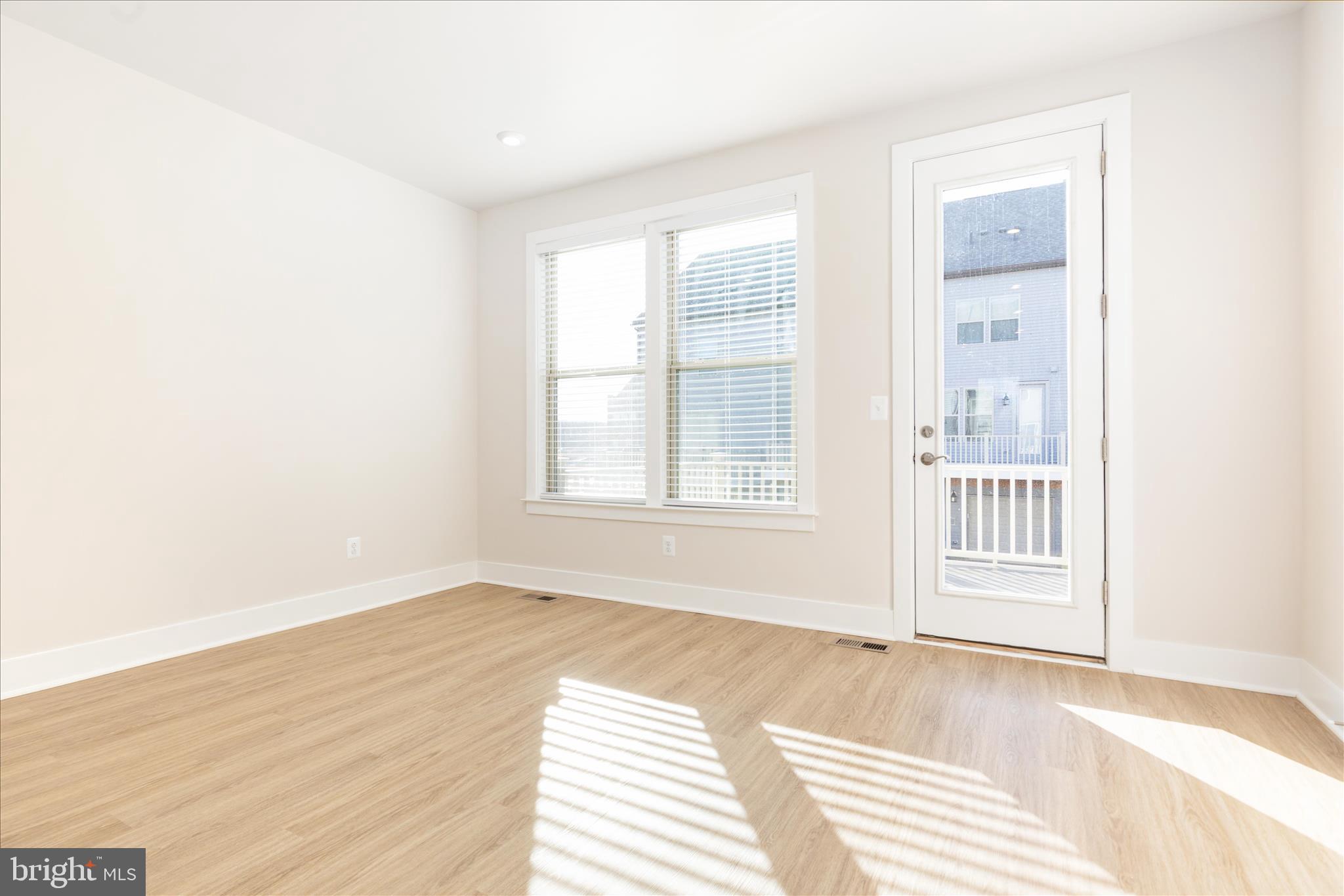 INNOVATION TOWN CENTER - Residential Lease