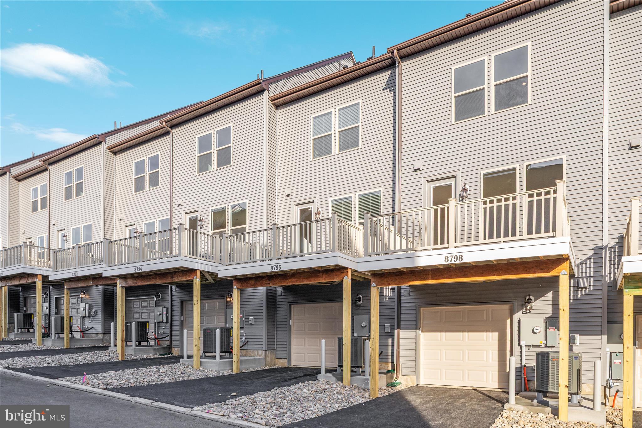 INNOVATION TOWN CENTER - Residential Lease