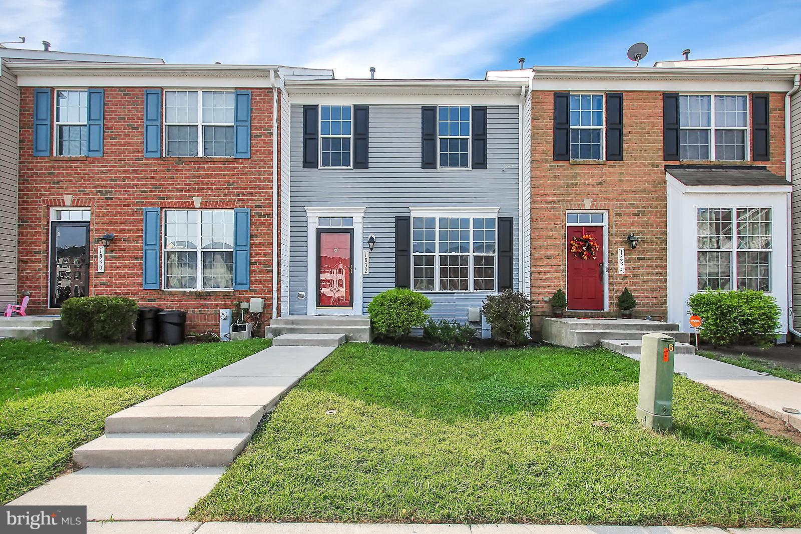 Nothing to do hear but move in. Well cared for TH in convenient Trimble Meadows community. Home is freshly painted and ready for it's next owner. Level entry home walking into living room then onto large eat in kitchen with island. Sliding glass door from kitchen leads to large deck. Masterbedroom features walk in closet and dream owners bath. Finished basement w/ 4th bdrm & rec room w/ walkout.