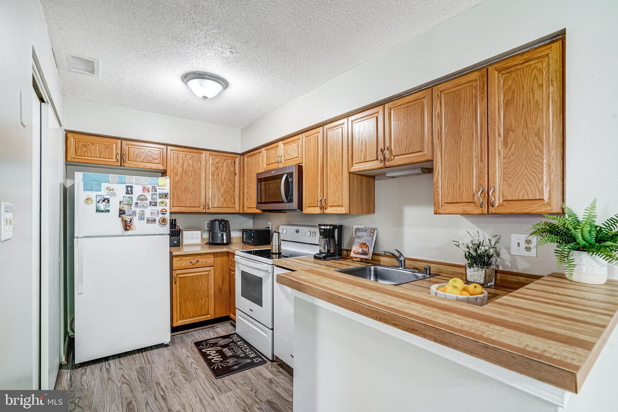 7598 LAKESIDE VILLAGE DRIVE L L