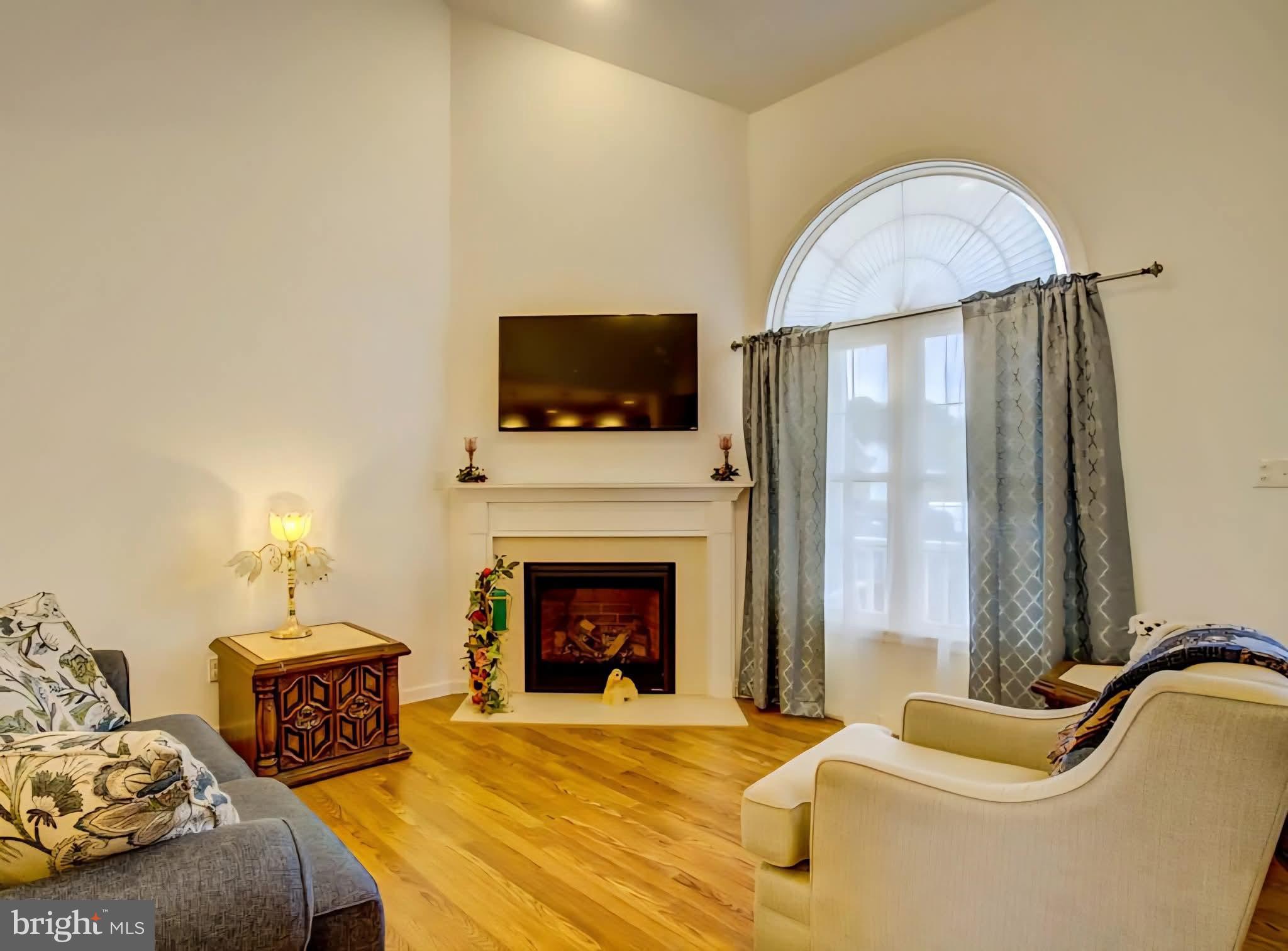 CAPTAIN'S COVE - Residential