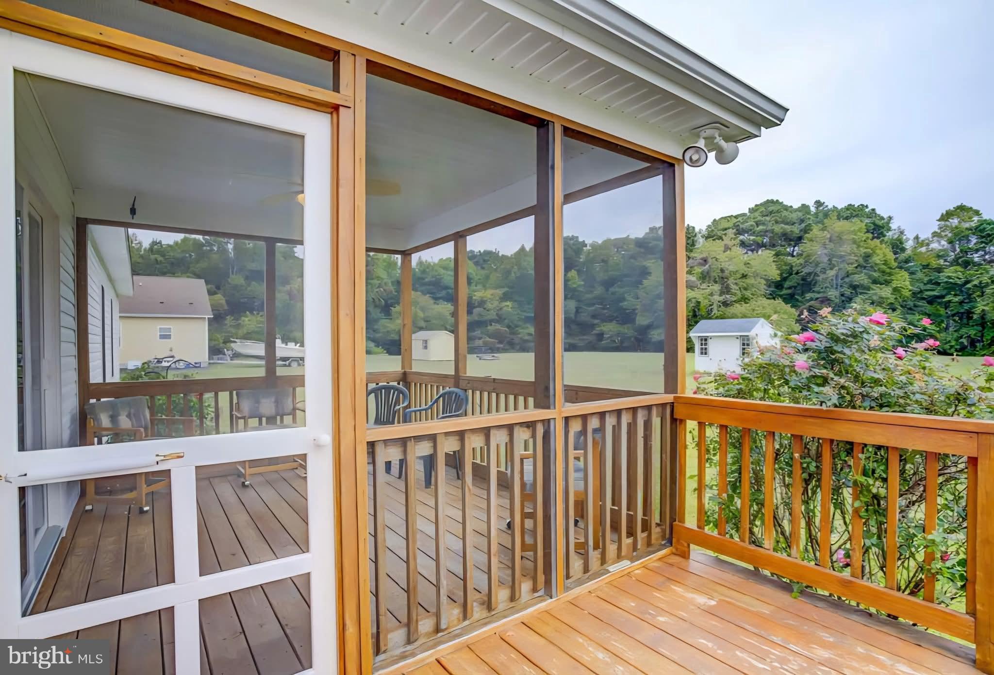 CAPTAIN'S COVE - Residential