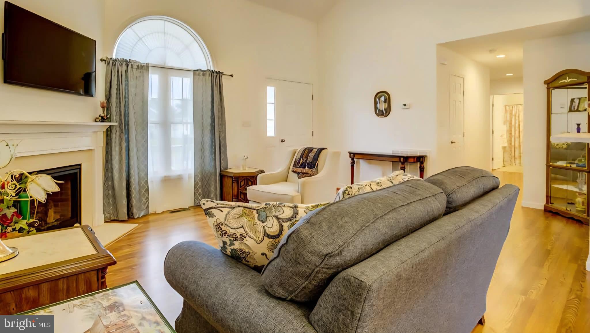 CAPTAIN'S COVE - Residential