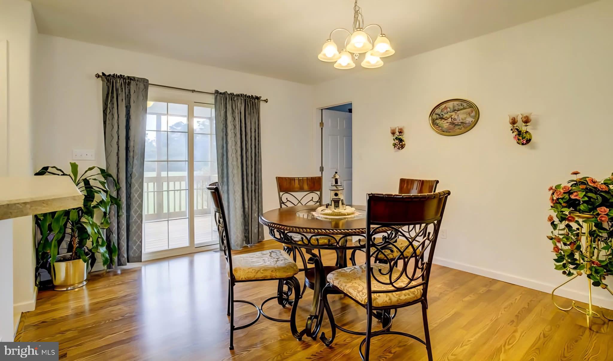 CAPTAIN'S COVE - Residential