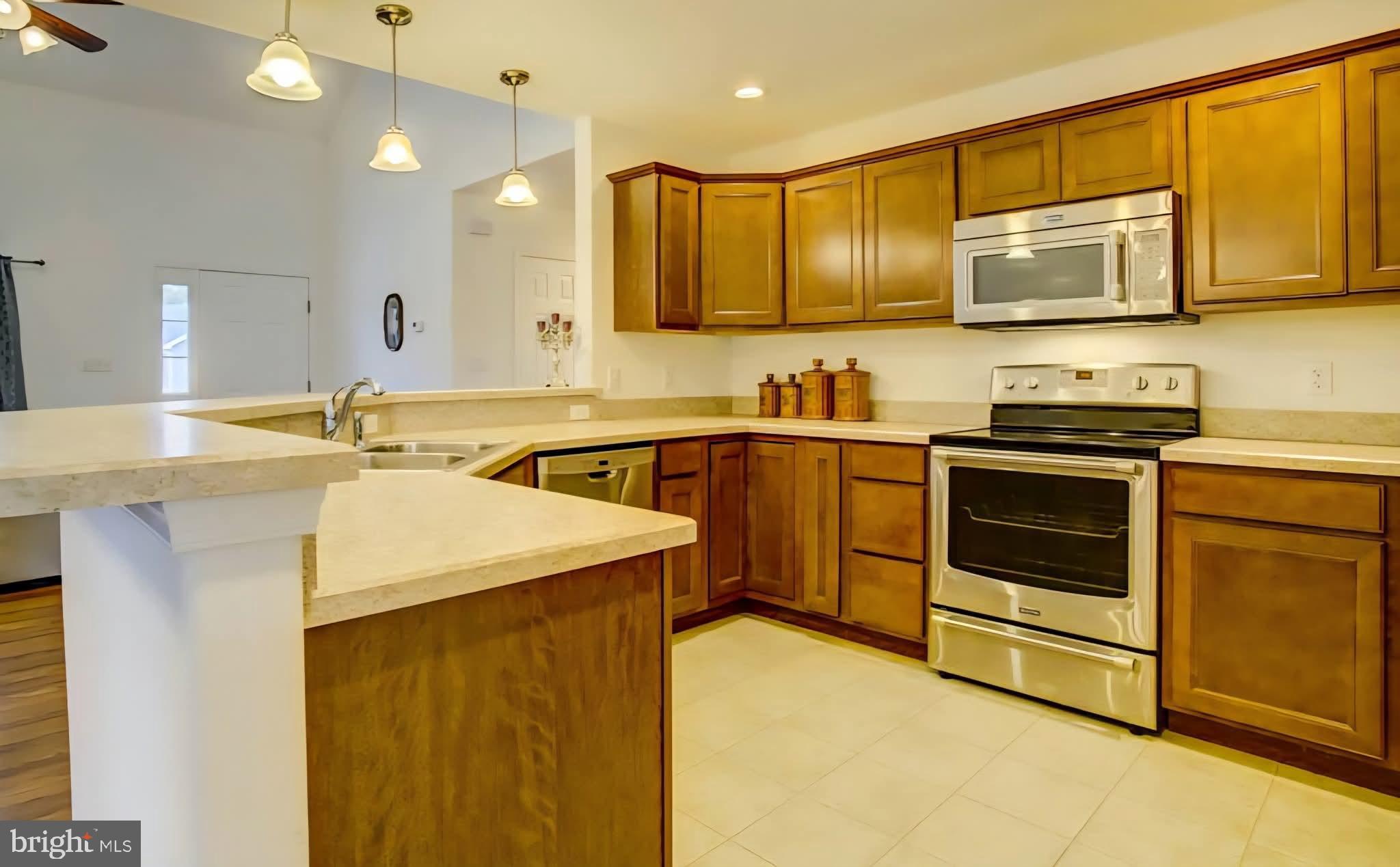 CAPTAIN'S COVE - Residential