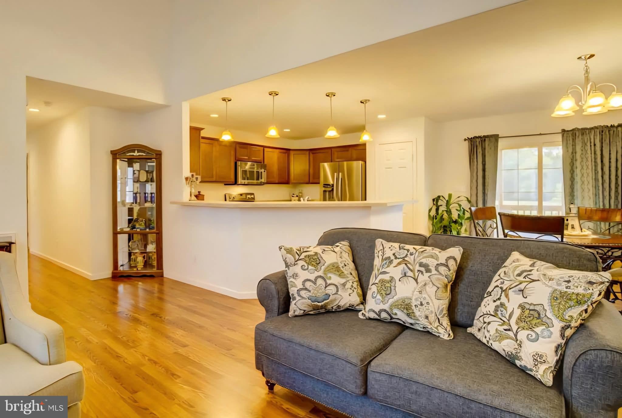 CAPTAIN'S COVE - Residential