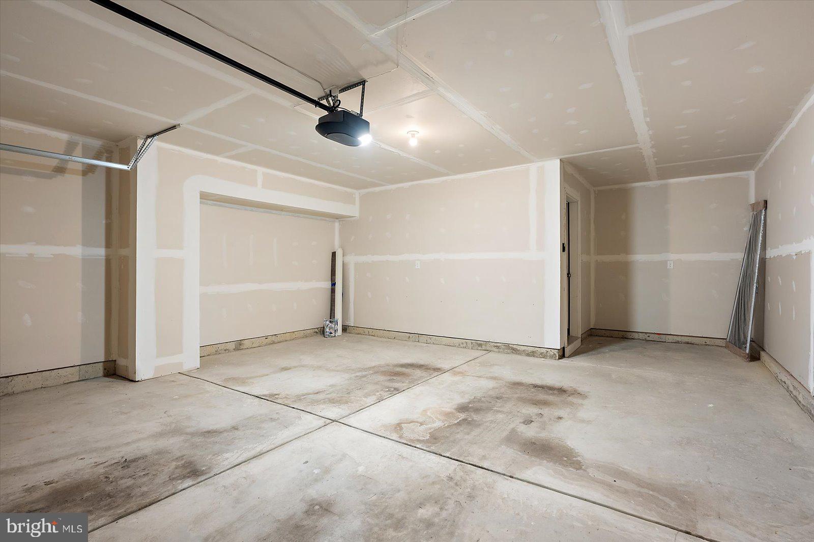 HUNTINGFIELDS - Residential