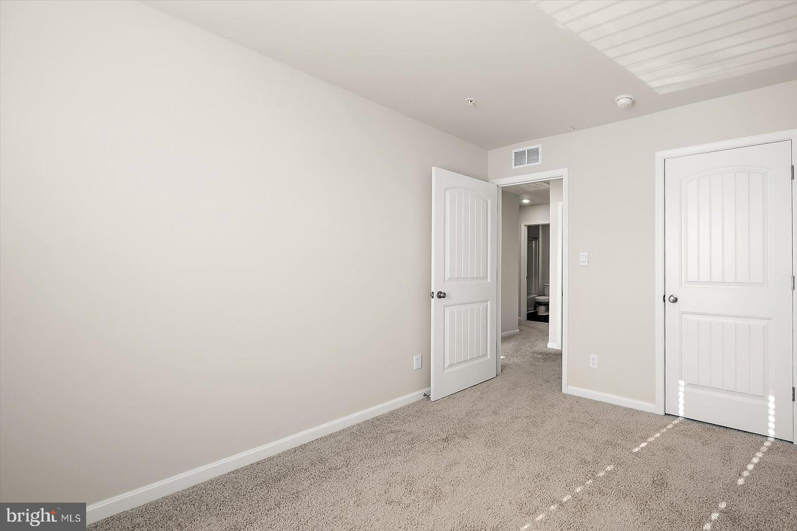 HUNTINGFIELDS - Residential